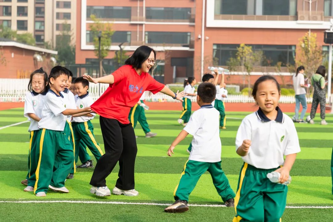 喜迎二十大奋进新征程大学,首都师范大学育新学校房山分校