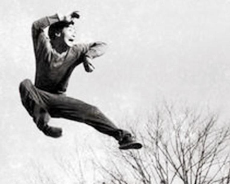 六小龄童哭灵,六小龄童送别大师兄