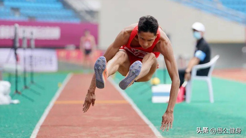 田径运动各有哪些比赛项目,田径比赛需要跳板和沙坑的项目