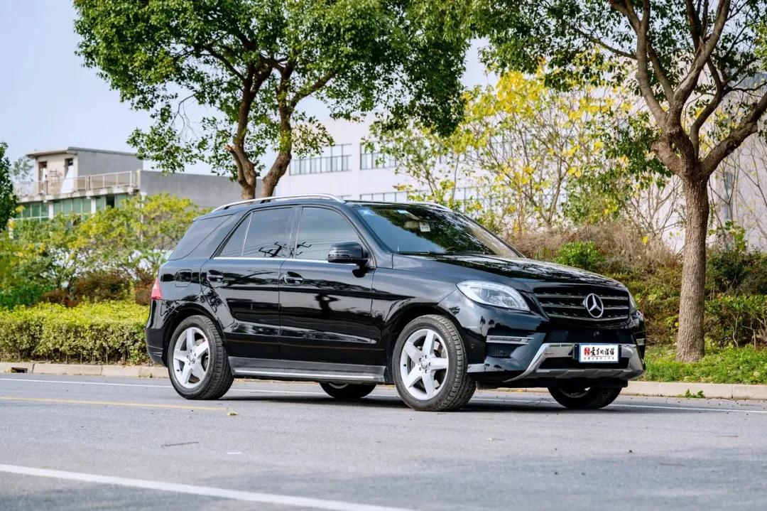 奔驰ml400的二手车实际感受,百万级硬派越野车奔驰ml400