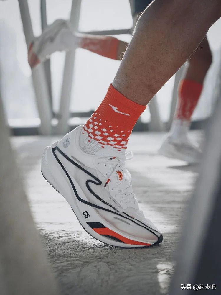 鸿星尔克芷境2.0颜值,鸿星尔克芷境1.0跑鞋横评