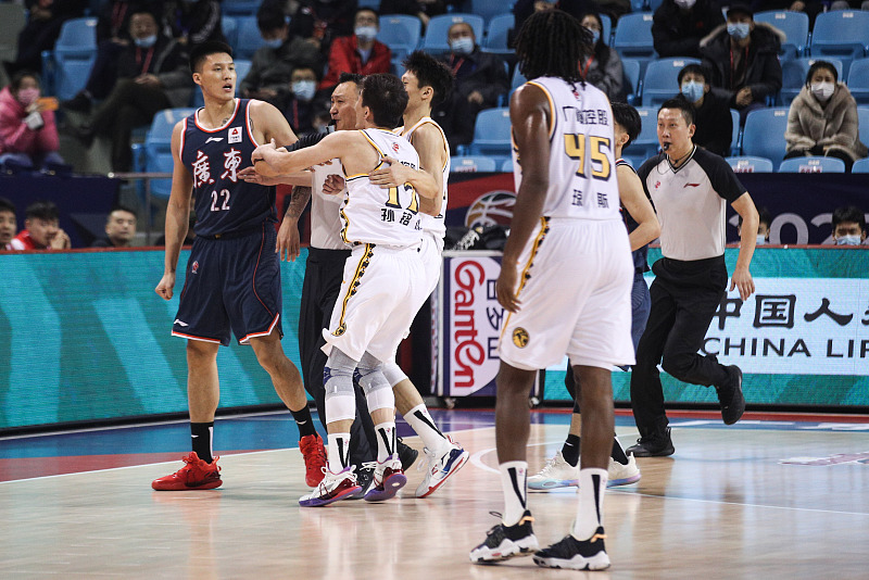 曾繁日垫脚孙铭徽,孙铭徽和曾繁日冲突视频