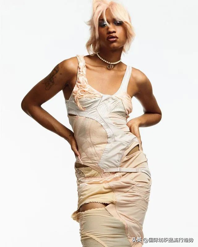 现实中的皇帝的新装,皇帝的新装设计