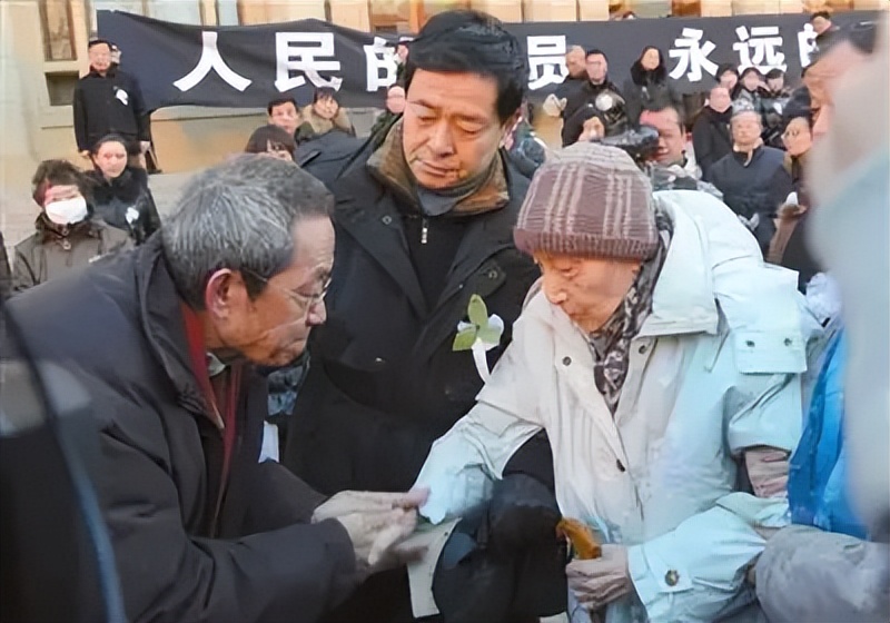 于是之告别仪式,于是之追悼会视频