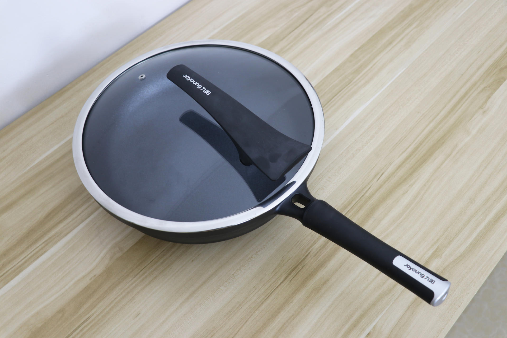 九阳和苏泊尔哪个不粘锅平底锅好,九阳少油烟不粘锅平底锅家用