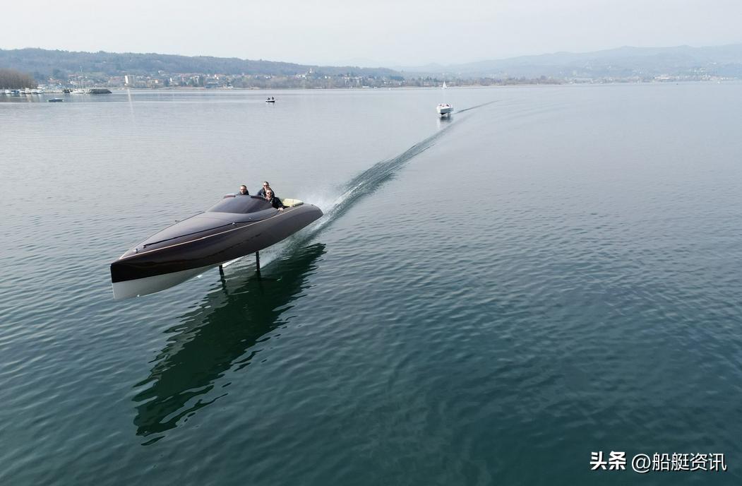 经典融合现代技术!SpiritYachts首艘木制电动水翼艇下水