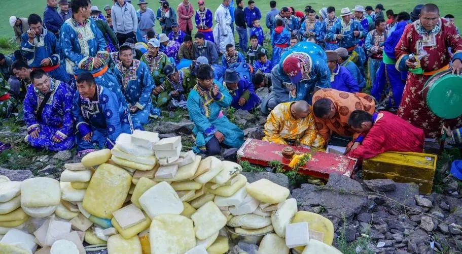 蒙古族敖包祭祀文化保护与传承,蒙古族祭敖包仪式的过程