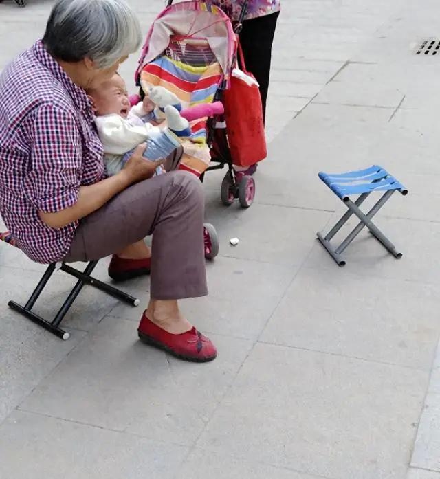 穿开裆裤的宝宝伤不起,穿开裆裤真的对宝宝好吗