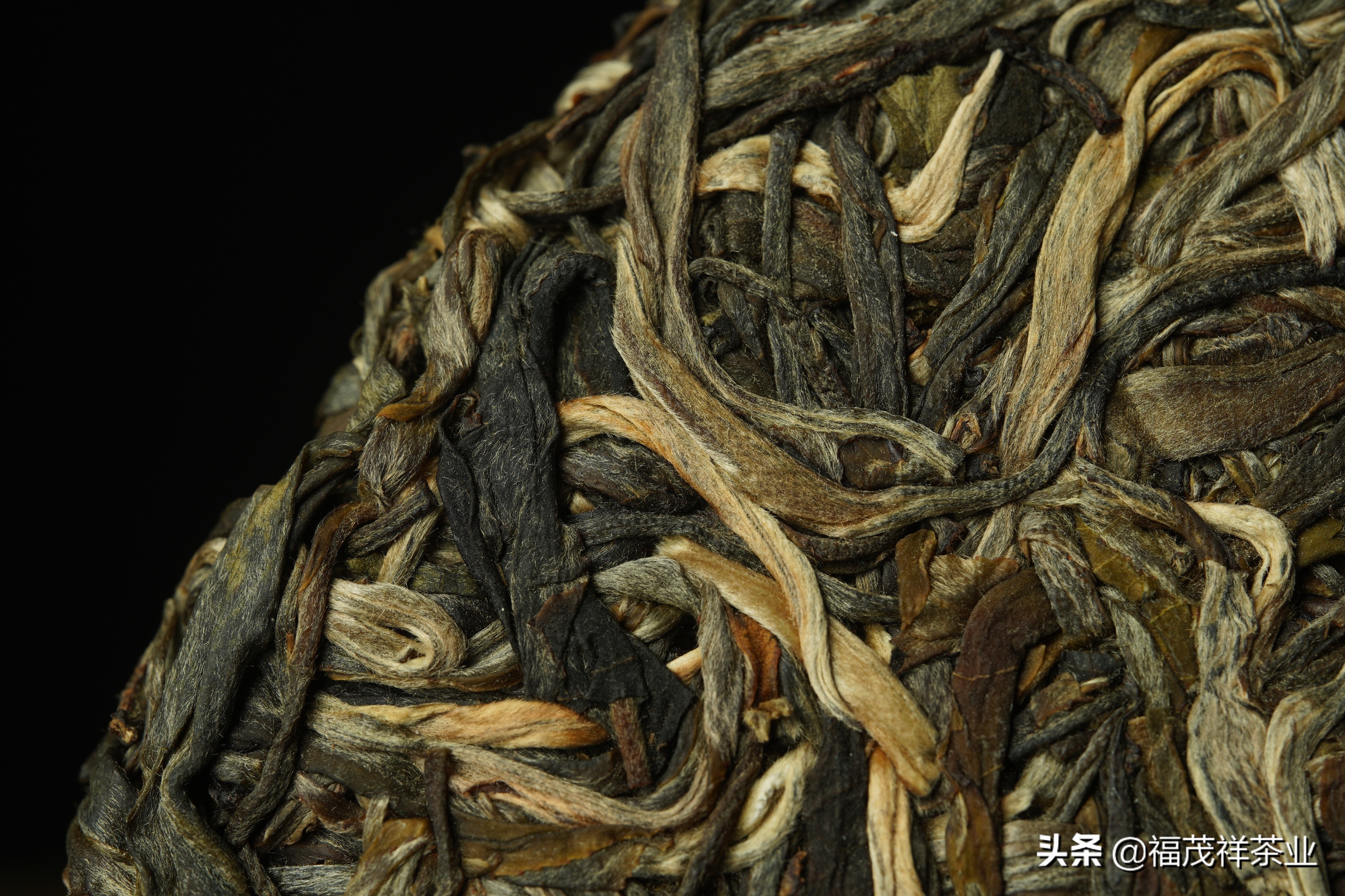 曼松和冰岛的普洱茶哪个好,曼松贡茶哪个牌子是真的