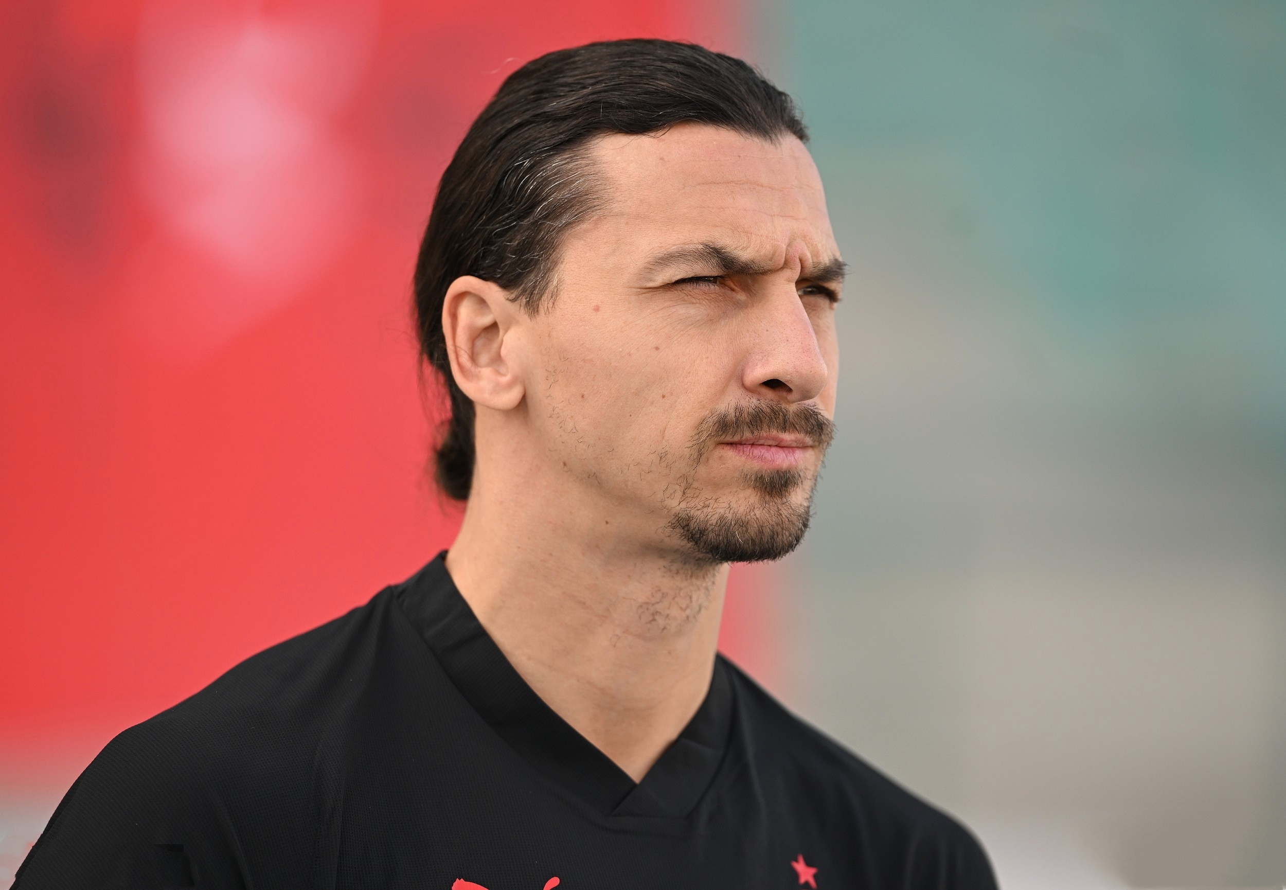 姆巴佩会把大力神杯让给梅西吗,姆巴佩罚进点球梅西跪地