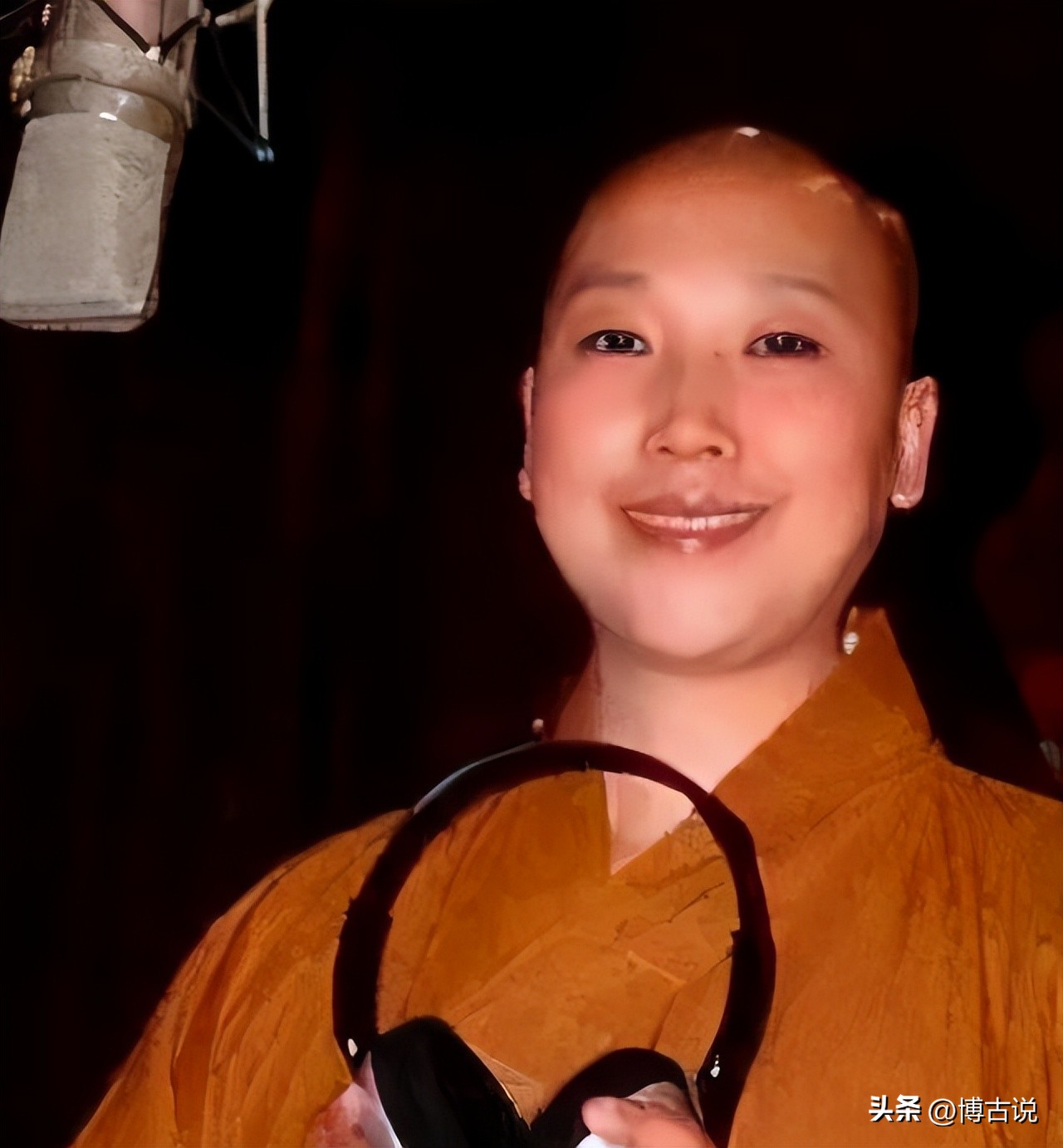 歌手李娜出家真实原因,李娜看破红尘出家唱的一首佛歌