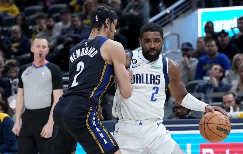 东契奇运球被字母哥抢断,东契奇被两个球星包夹