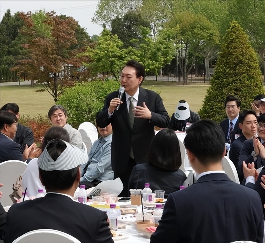 韩总统为什么要鞠躬,韩总统对日本鞠躬