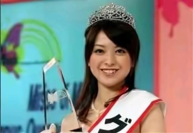 人生赢家！义墩墩校花妻子太美了！育有一儿一女，回国后已被重用