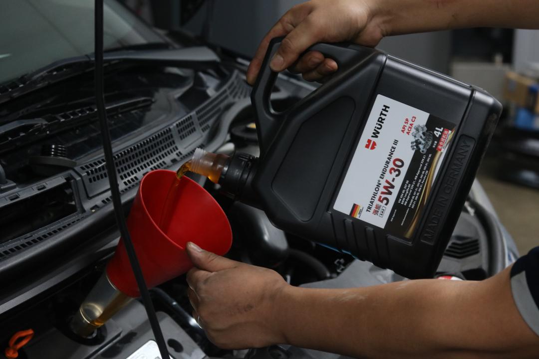 老款艾力绅二手车修复,老车翻新艾力绅