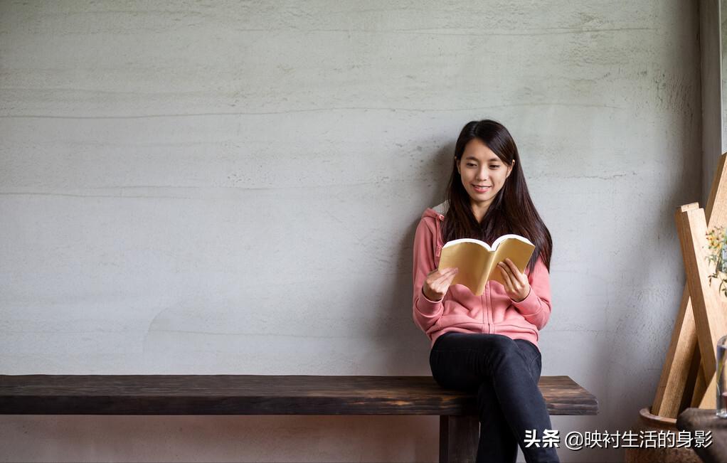 女生在学校被人追求,女孩被同学追求