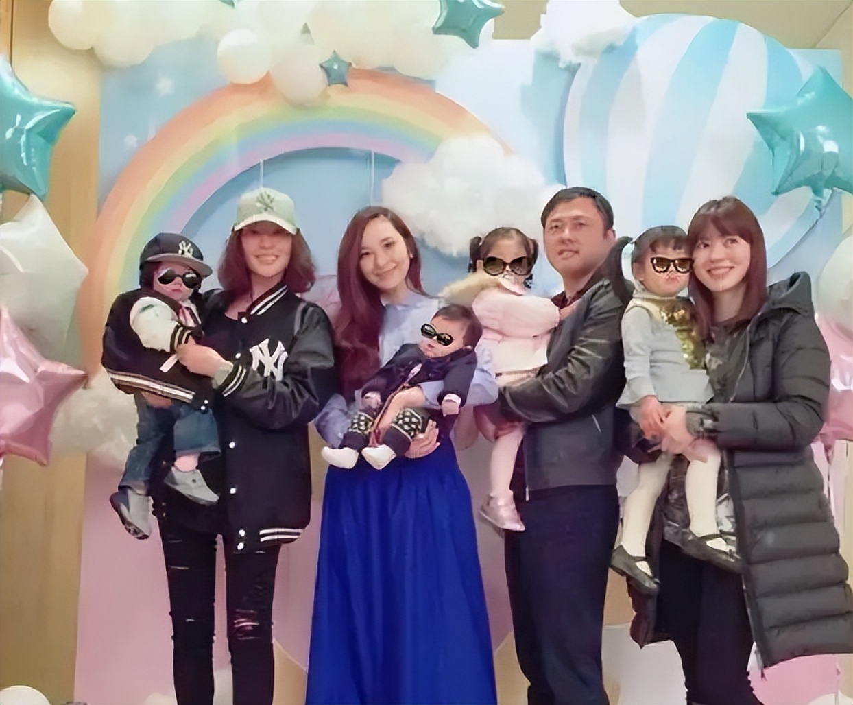 假装高贵、喜欢炫富、爱傍富豪，这些台湾女星活该没有好下场