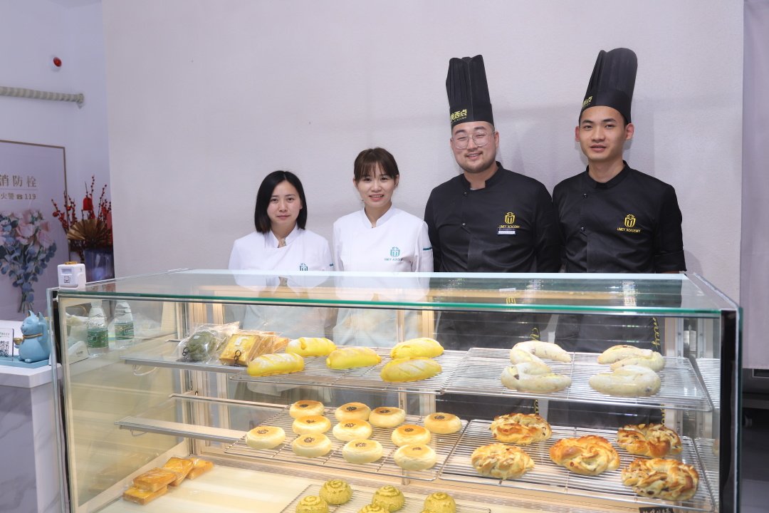 西点烘焙适合什么人,女生学西点烘焙都有哪些优势