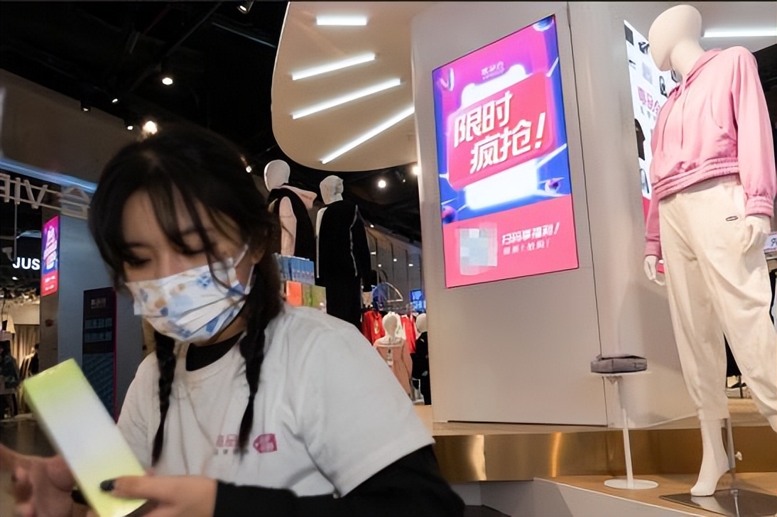 奥特莱斯与唯品会 (唯品会怎样改变奥特莱斯)