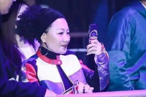 比莉被家暴,结婚18年来受到老公的严重家暴