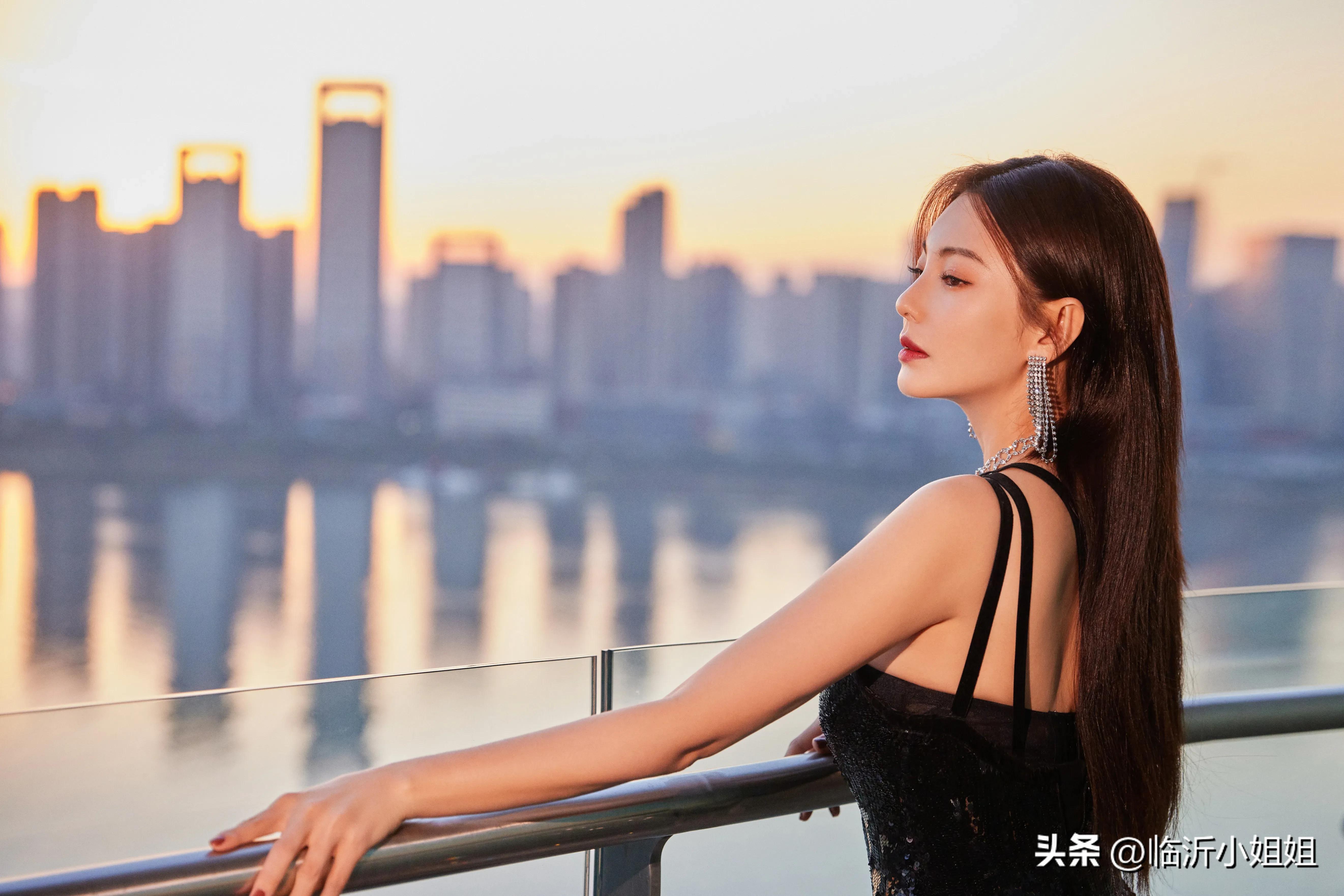 张雨绮火爆女神美到让人窒息,惊艳写真照片张雨绮