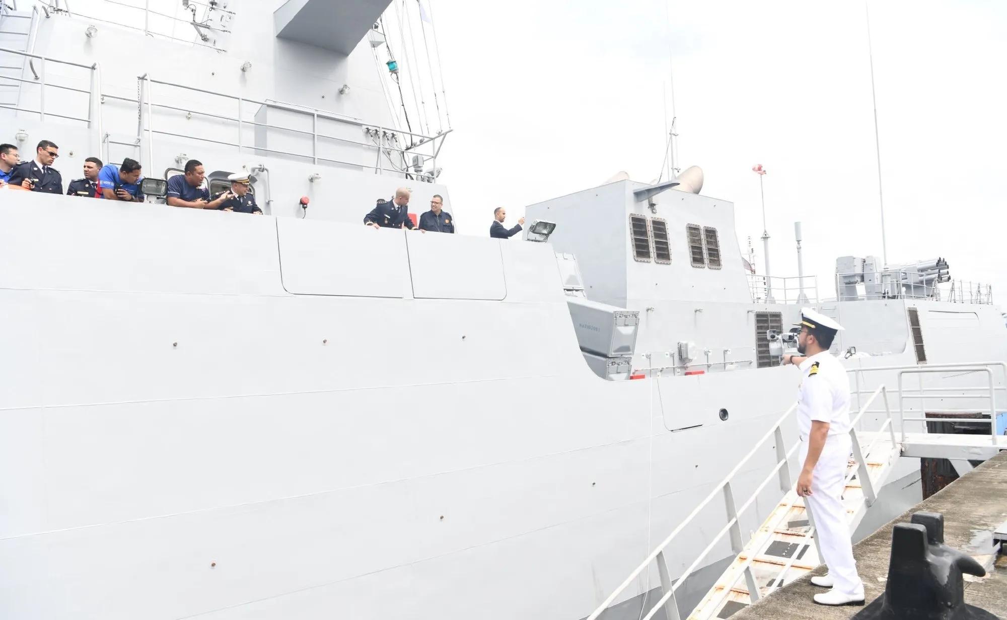 首舰正式交付！阿尔及利亚海军大手笔，真一口气买了6艘中国战舰