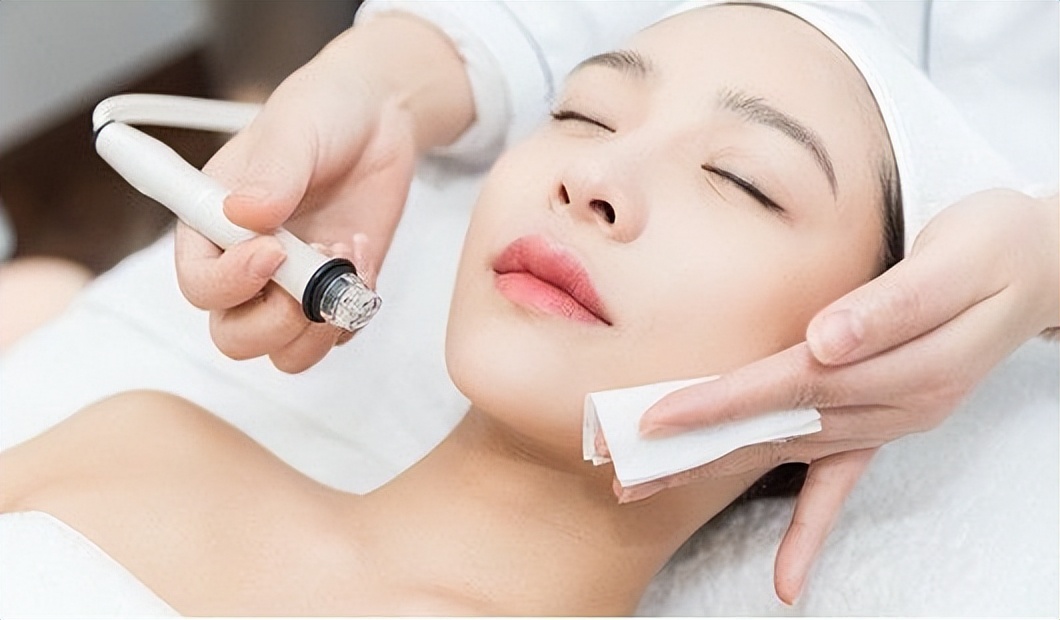 毛孔堵塞毛孔发黑怎样清理,毛孔长螨虫堵塞毛孔怎么办