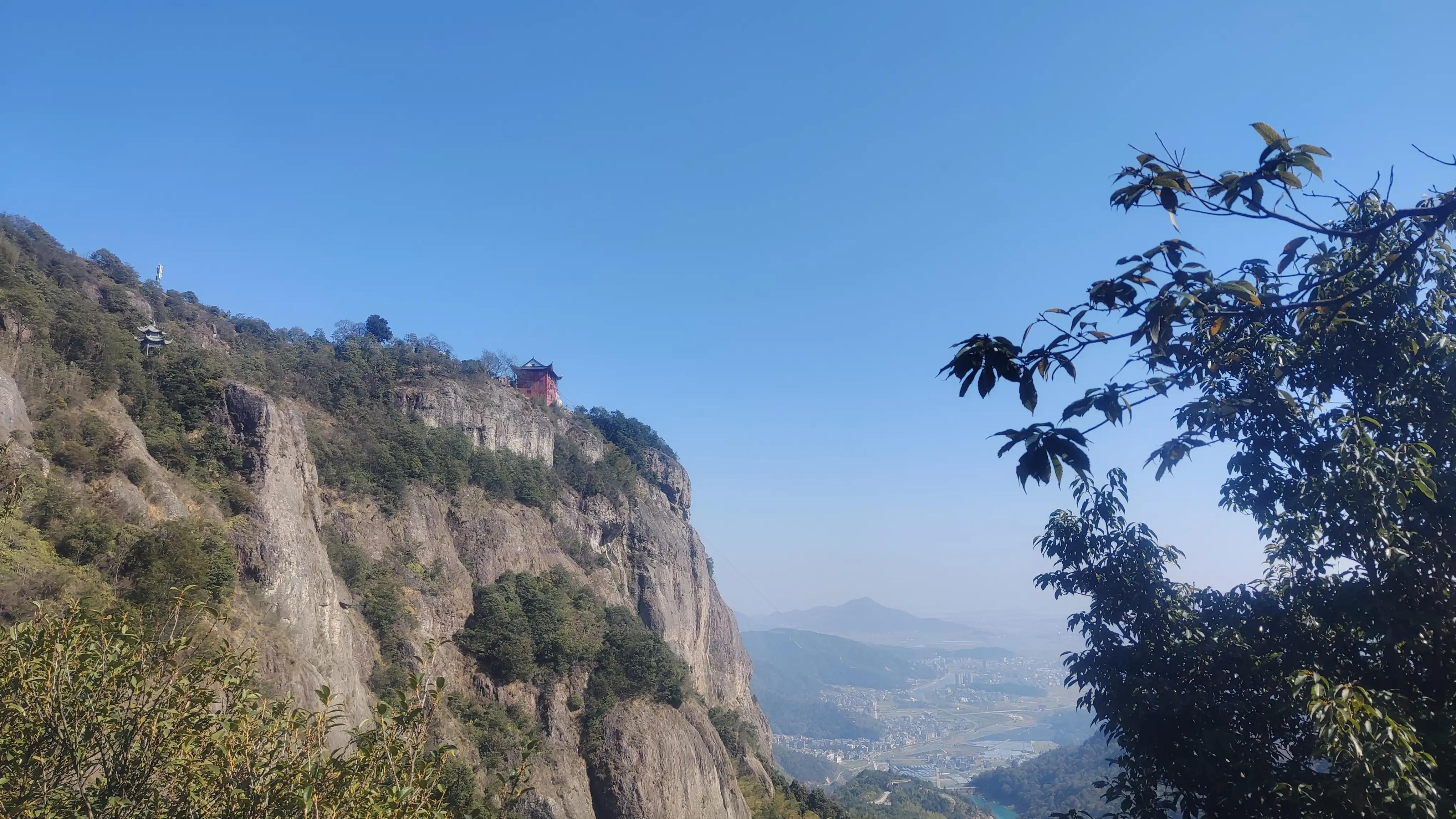 穿过雁荡山核心景区的白芙线骑,驾往跻鹿岩龙岩道院的路线规划