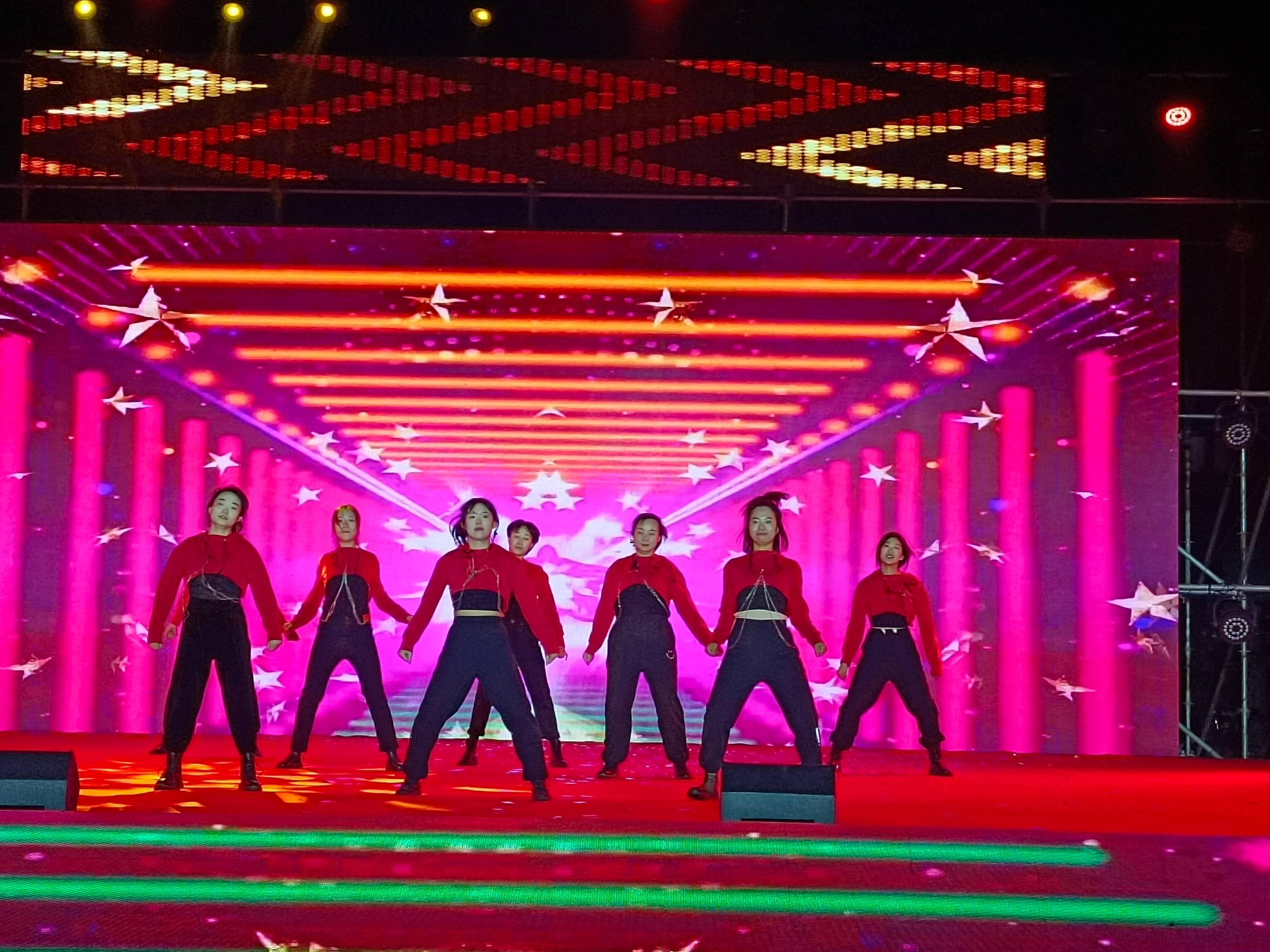 青岛市市南区颁奖典礼的开场,青岛银行奖学金颁奖典礼