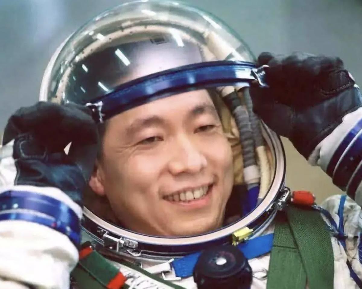 神舟十五号发射，时隔19年，57岁的杨利伟，为什么没能重返太空？