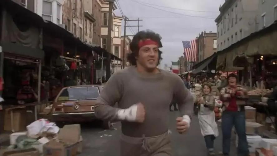 普通人该如何追逐梦想？《洛奇》传奇的血汗之旅，或许能找到答案