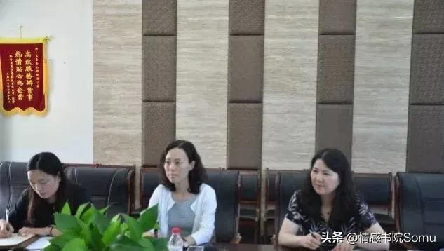 女贪官金英丽，抛弃男友，邂逅两位富商和男宠，最终被打回原形。