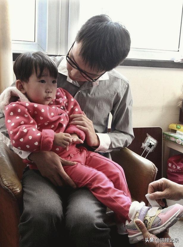 温州动车事故小伊伊被救过程,动车事故幸存女孩小伊伊