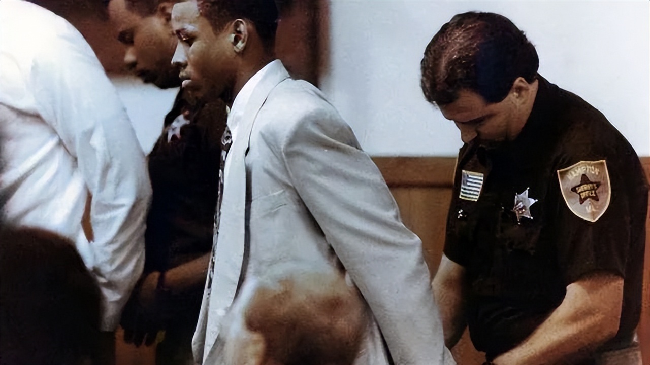 晃过上帝艾弗森免费看,45岁的阿伦艾弗森打球