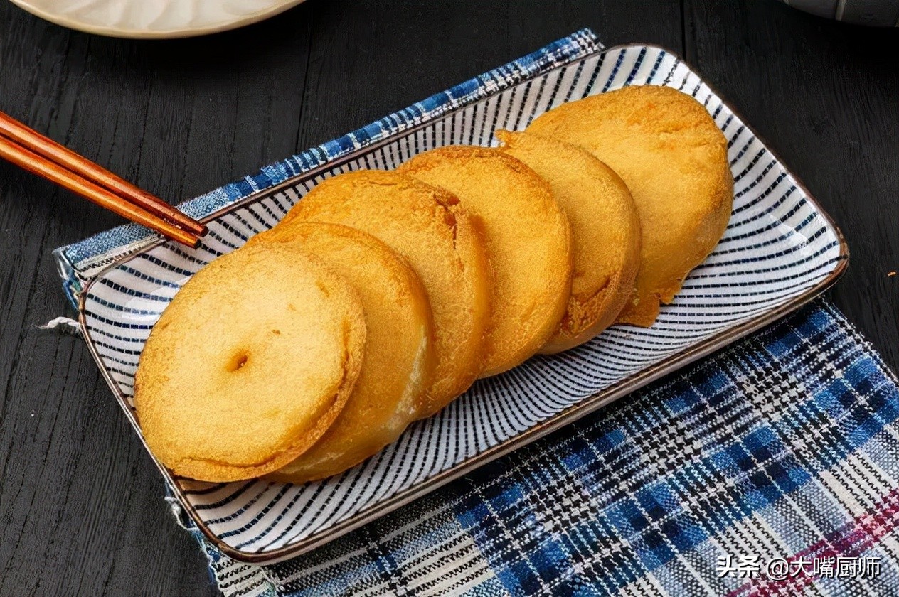 鸡蛋馒头片怎么裹得蛋液多,馒头切成小块裹上蛋液的做法