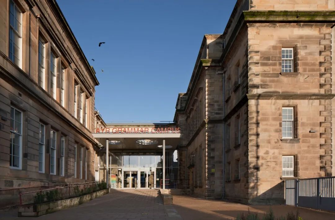 历史遗产的天然教科书｜建在百年历史保护区的学校合集