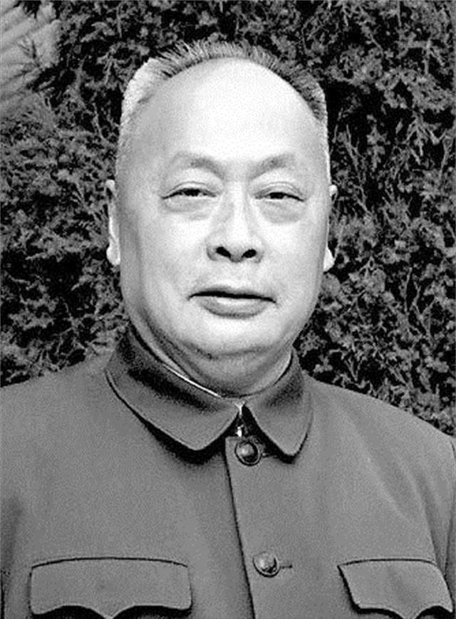 72年陈毅葬礼上的一副挽联，引起毛主席注意：尽快给他安排工作