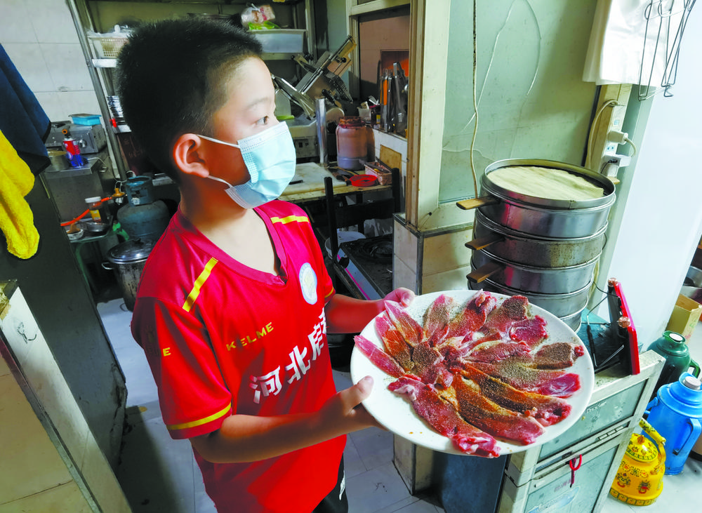 学扎染赛冰壶……社区娃欢乐多