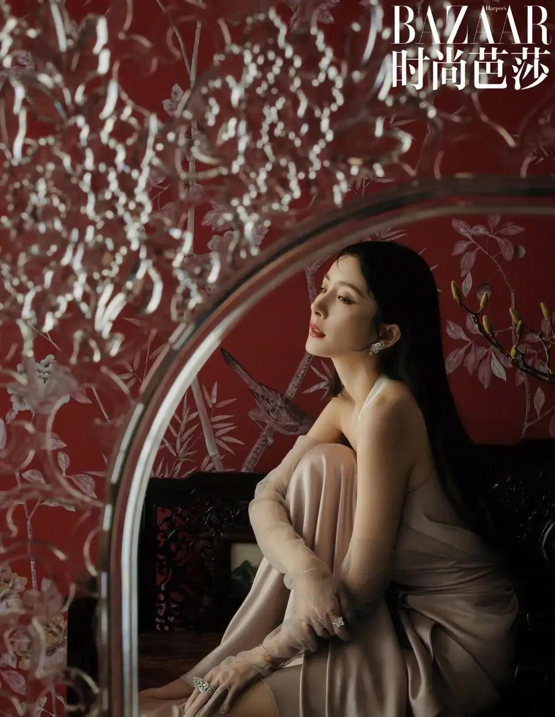 杨幂性感女神内衣秀惊艳照片，离婚后大幂幂放飞自我了！