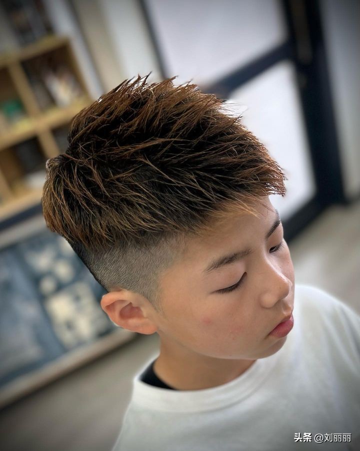帅气的小男孩有什么帅气的发型,小男孩剪头发最帅的简单发型