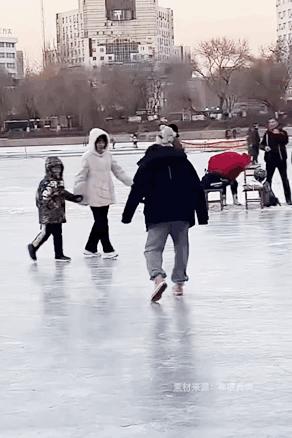 在东北打雪仗总是来得猝不及防,东北打雪仗玩的是雪吗