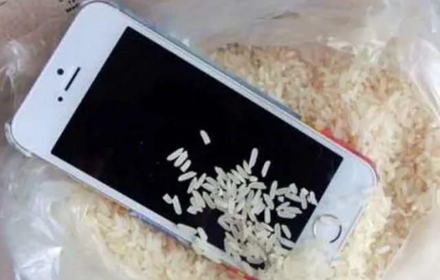 手机进水后多久可以充电,华为手机进水了怎么处理