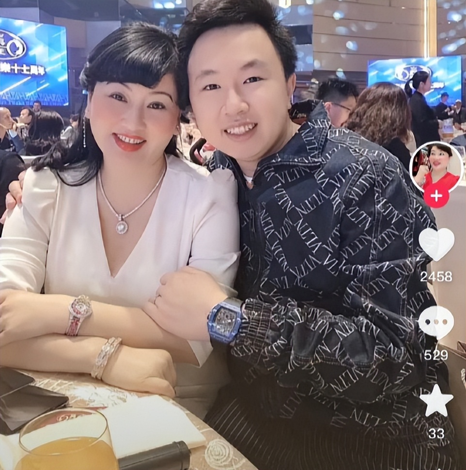 蔡天凤妈妈正面照曝光,蔡天凤与明星合照