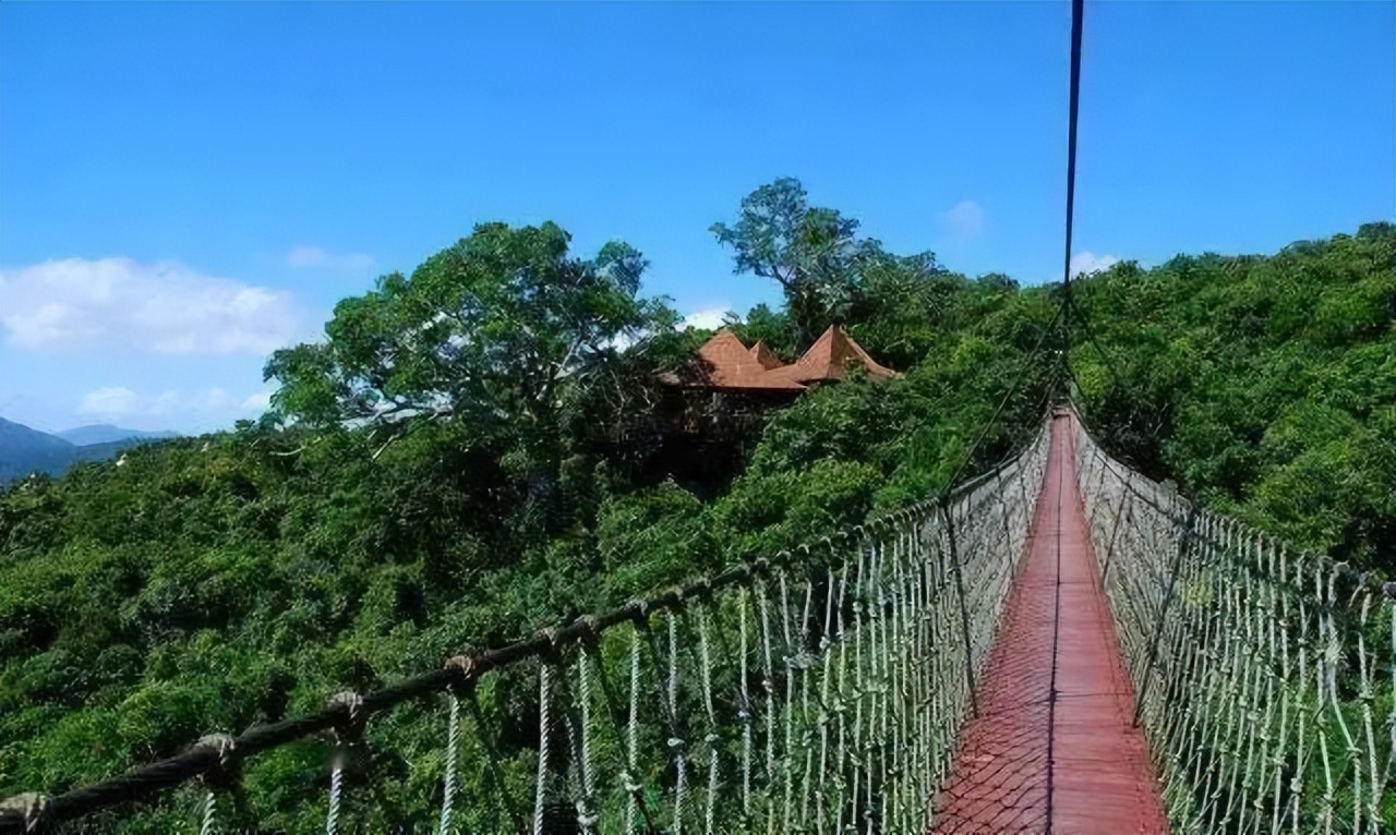 海南晴天的沙滩,海南阳光下的海