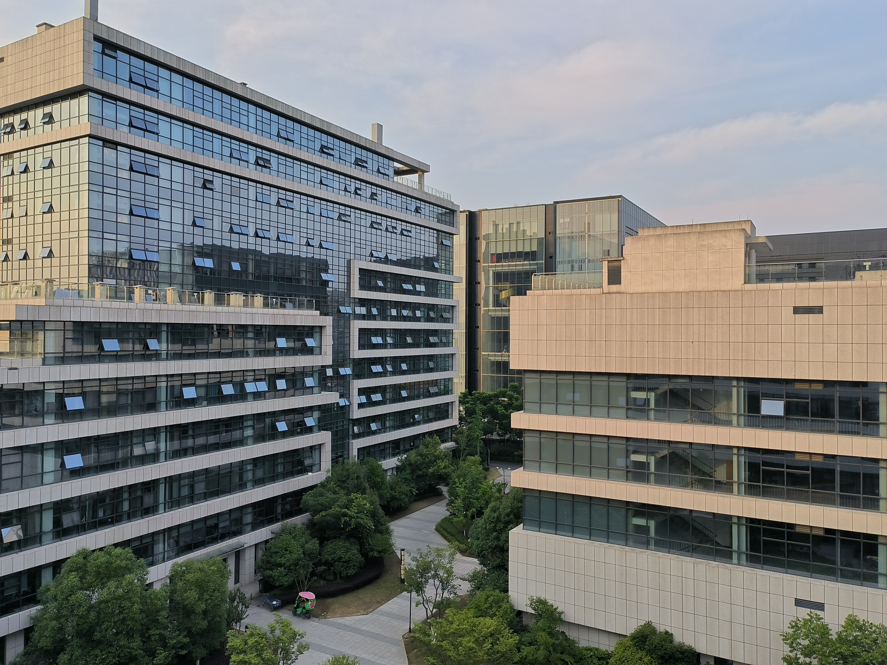 偶像派和实力派哪个更好看,荣耀70pro和平精英测评