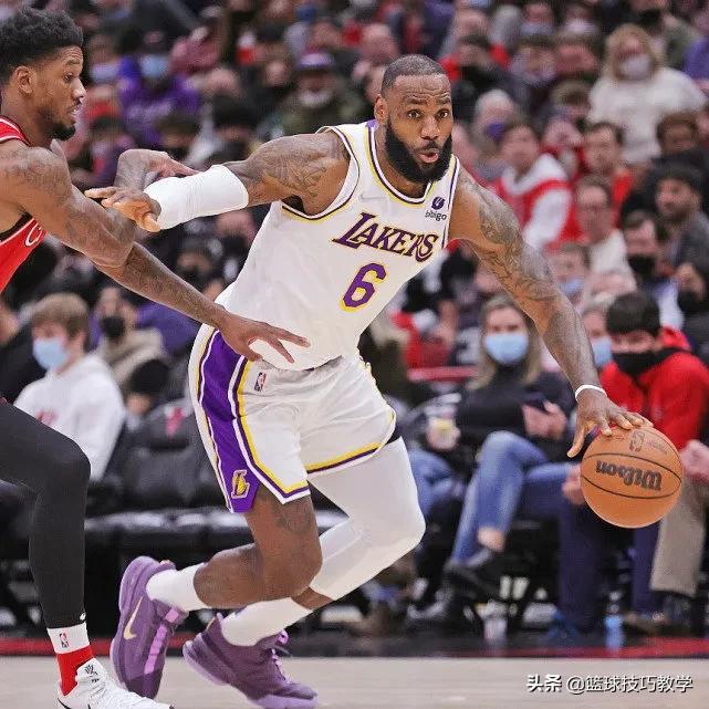 时隔12年，他又一次代表湖人登场！阿赞用科比的打法，击败湖人