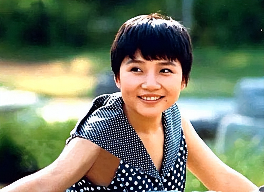 27岁爆火，34岁削发为尼，失踪24年，“青藏高原”李娜经历了什么