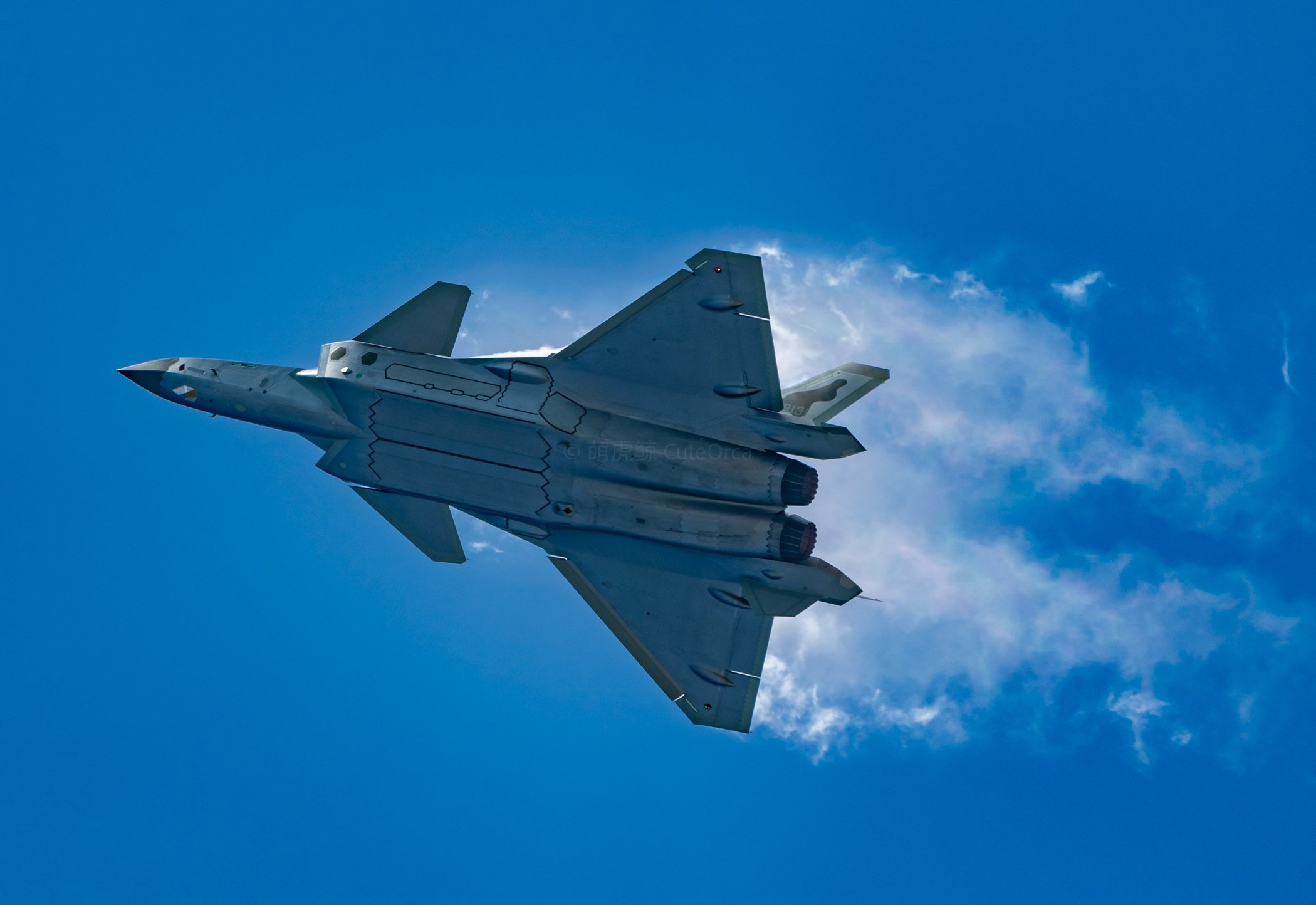 台媒:解放军5代机J-20被4代机J-16“击落”了，到底是怎么回事？