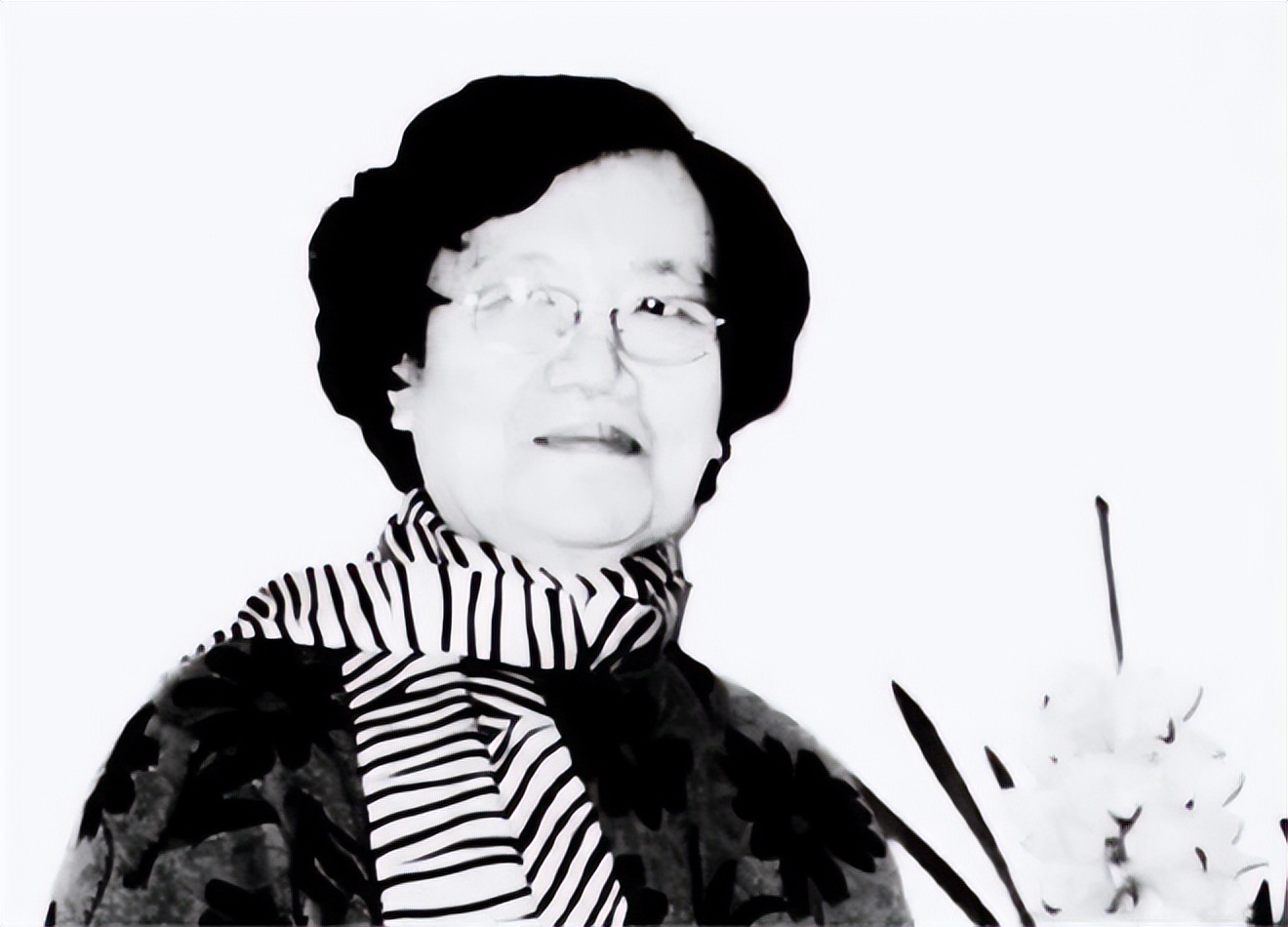 军统女特工冒死救下一位地下党,90年代军统女特务