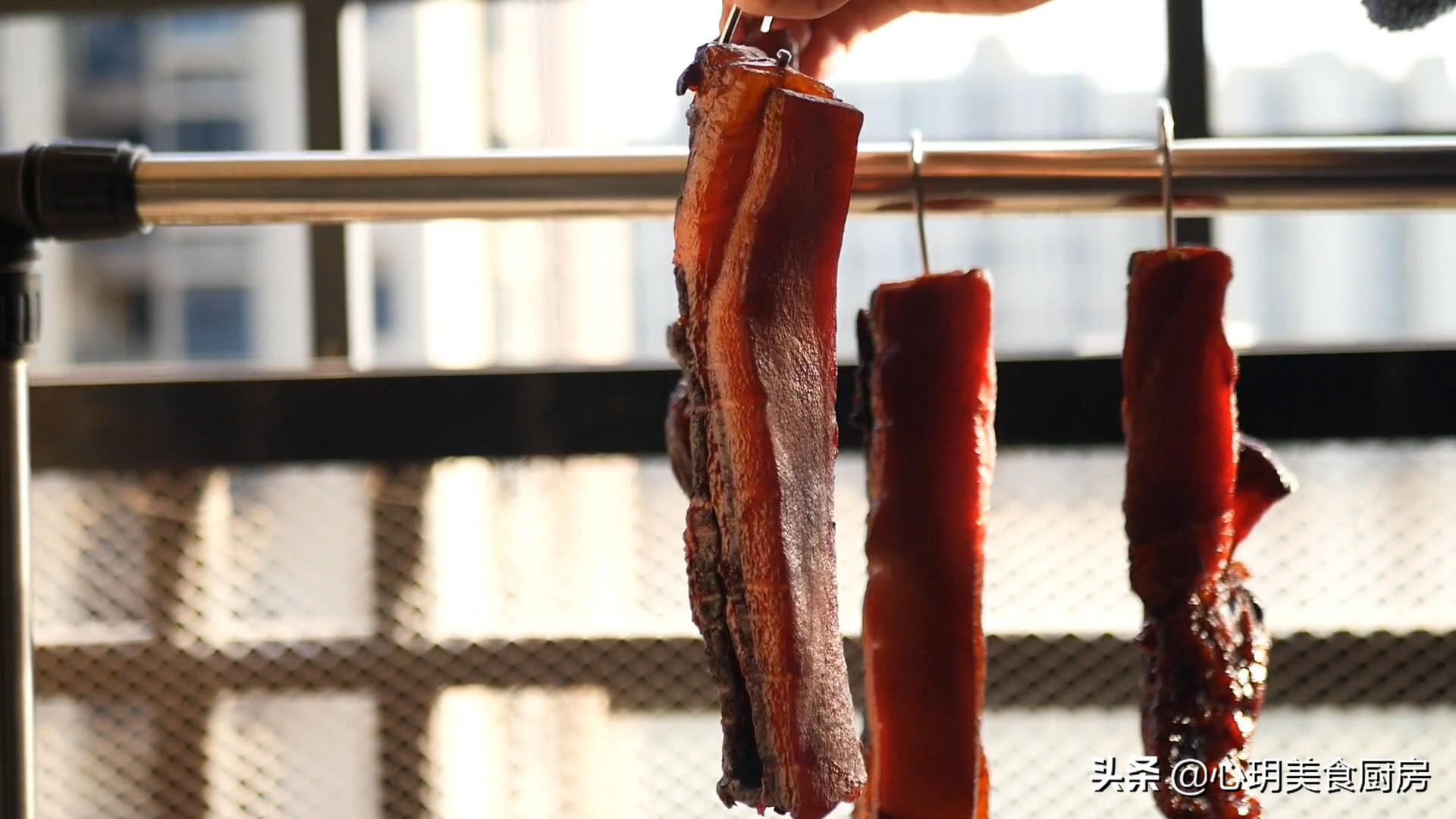 五花肉直接放水里煮一个小时,五花肉直接放酱油中泡2天